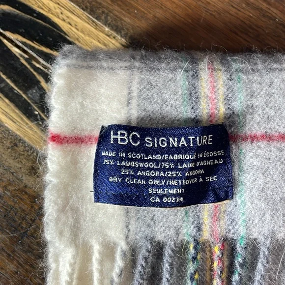 Hudson’s Bay Signature lambswool & angora scarf - classic!  101/2” x 65” beauty - Picture 4 of 17